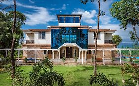 Saffronstays Casa De Familia - 6Bhk Luxury Pool Villa In Karjat With Lawn, Gazebo & Bathtubs